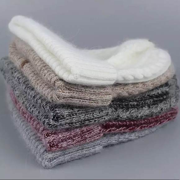 Ivory Angora Fur Pompom Cable Knit Beanie - Picture 5 of 5